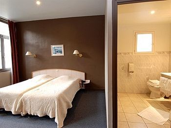 Les Frangins Hotel